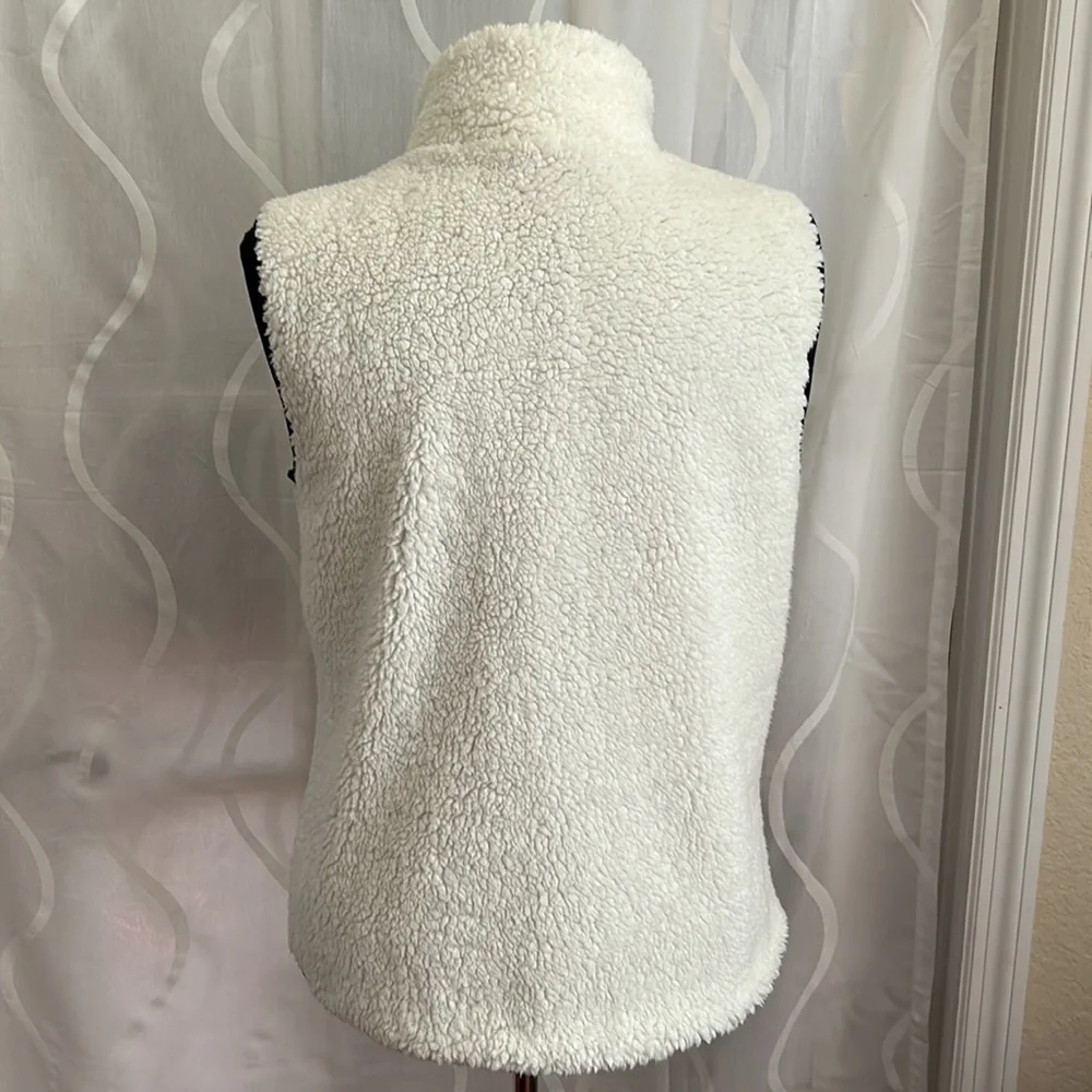 T By Talbots, Ivory, Sherpa, Sleeveless Vest, Size Small - Picture 4 of 6